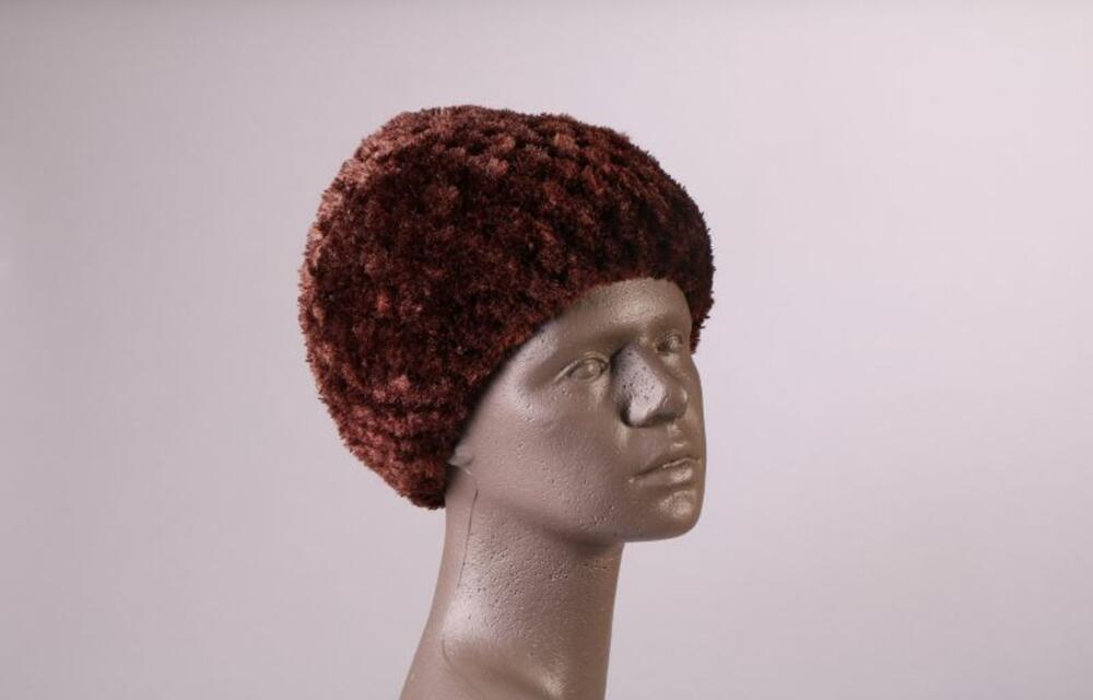 Muts in bruine mohair en bruine velours