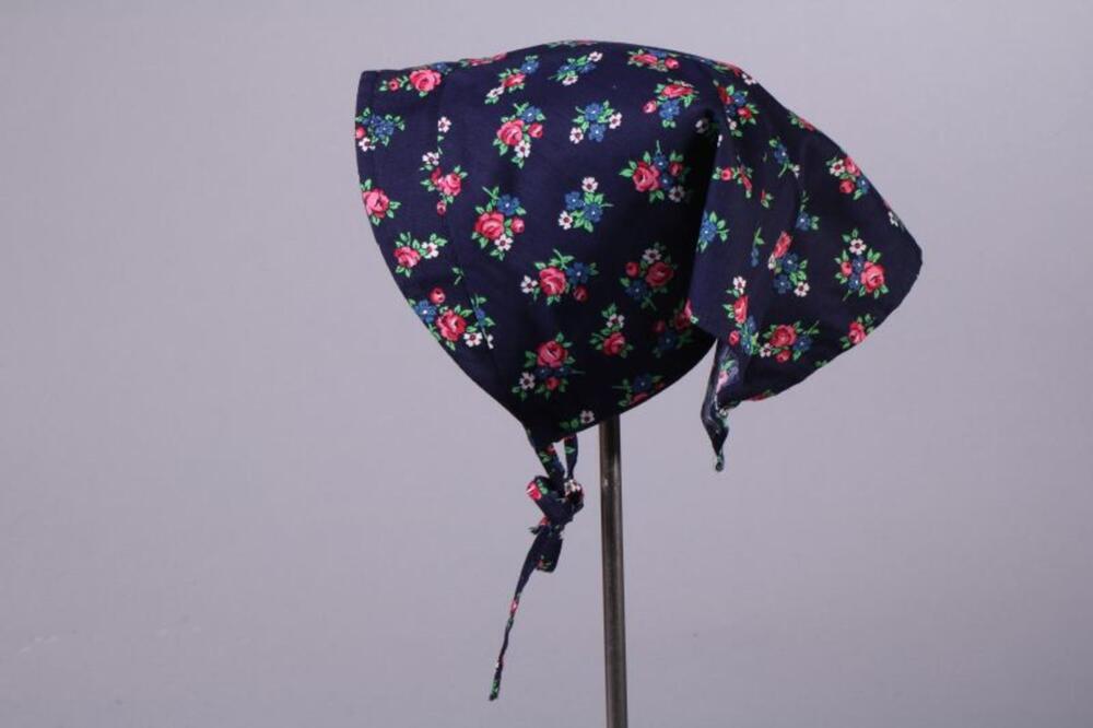 Hoofddoek in donkerblauwe katoen met bloemenmotief