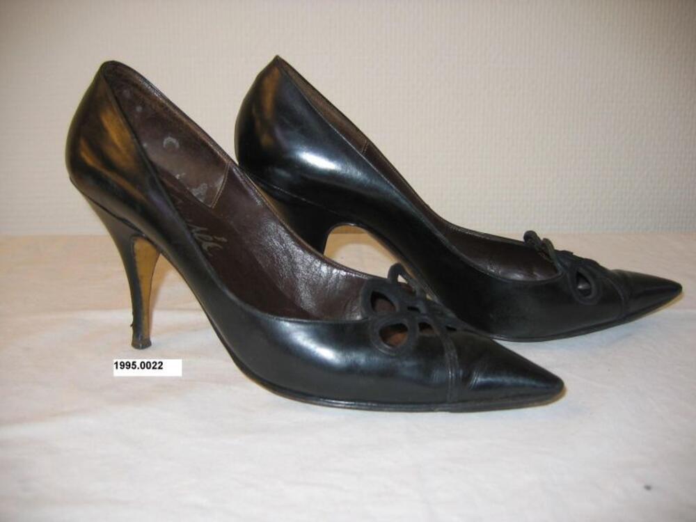 Schoenen in zwart leer en punitge neus