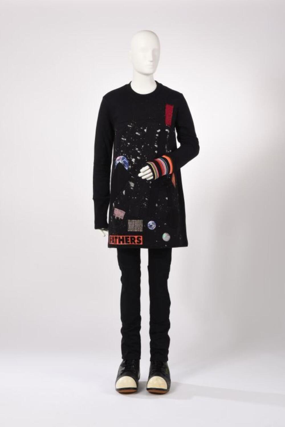 Ensemble bestaande uit sweater, broek en enkellaarzen