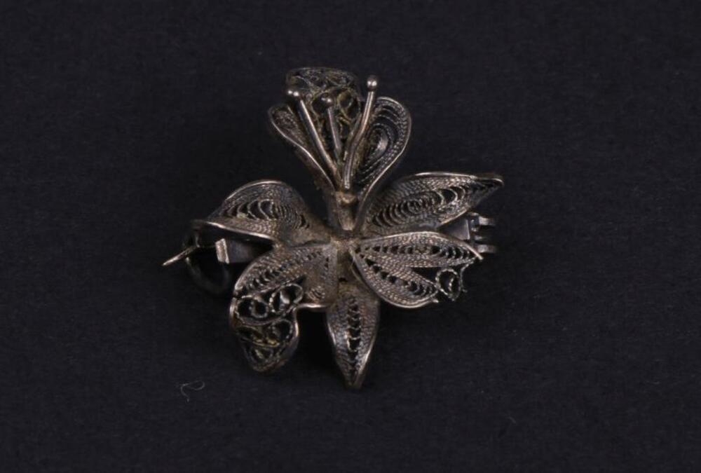 Broche in zilver in bloemvorm