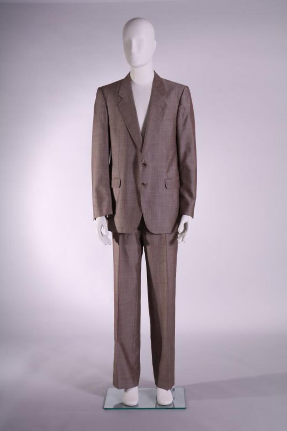 Pak bestaande uit een jasje en een broek in beige mengweefsel
