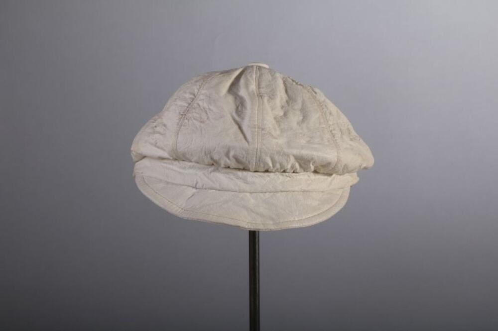 Pet in witte skai