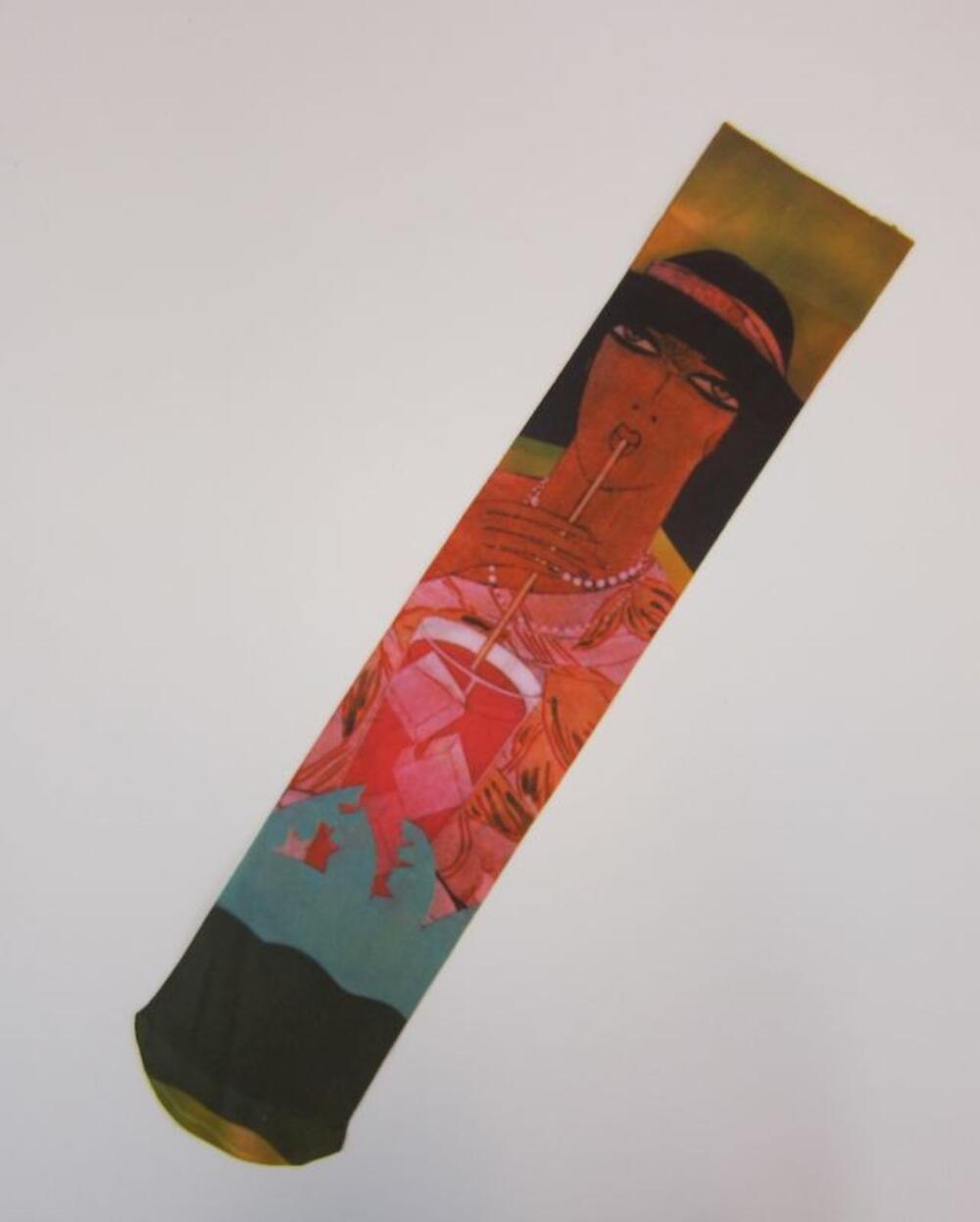 Kous in bedrukte nylon met figuratieve print