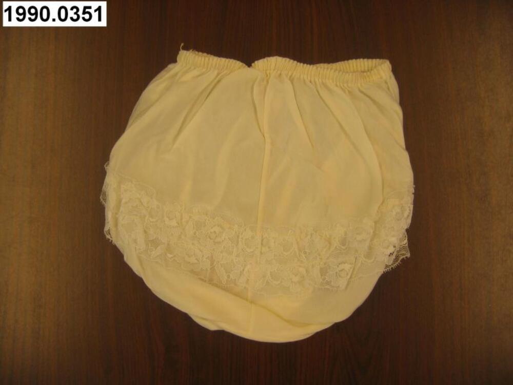 Onderbroek in ecrukleurige nylon