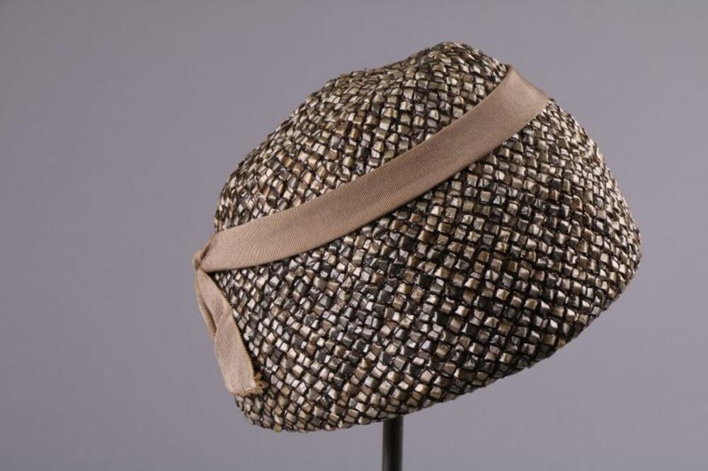 Randloze hoed in greige raffia en beige ottomanlint