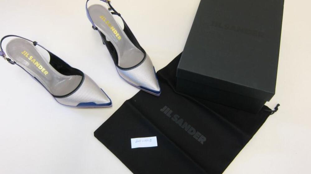 Ensemble bestaande uit Slingbacks, schoenendoos, schoenenzak en reservehakken