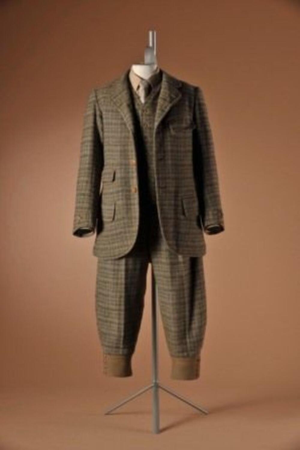 Tweed pak bestaande uit jasje, gilet, overhemd en kniebroek