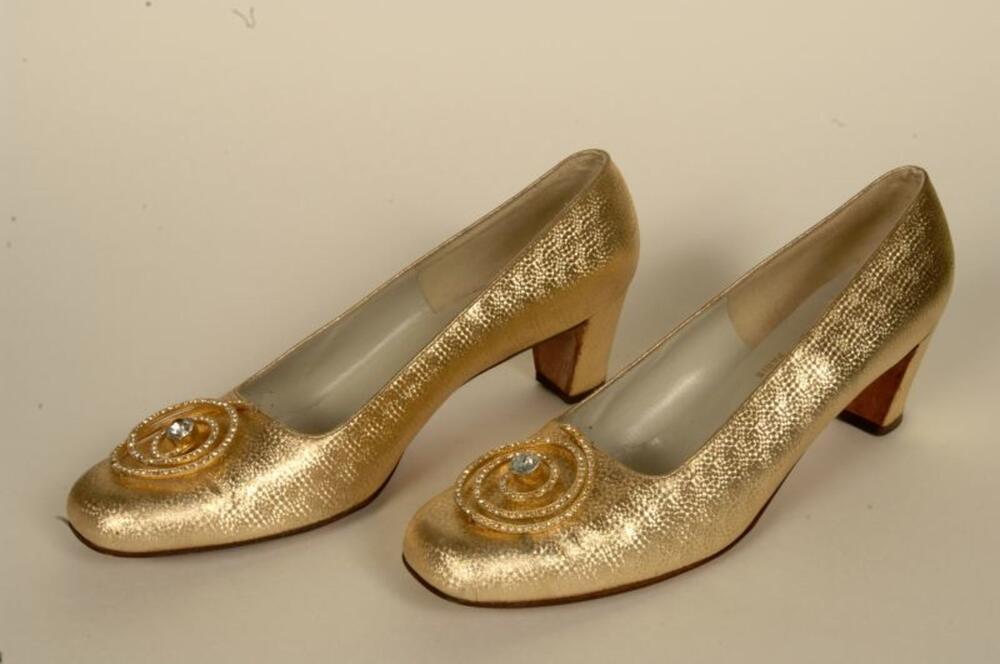 Schoenen in goudkleurig leer