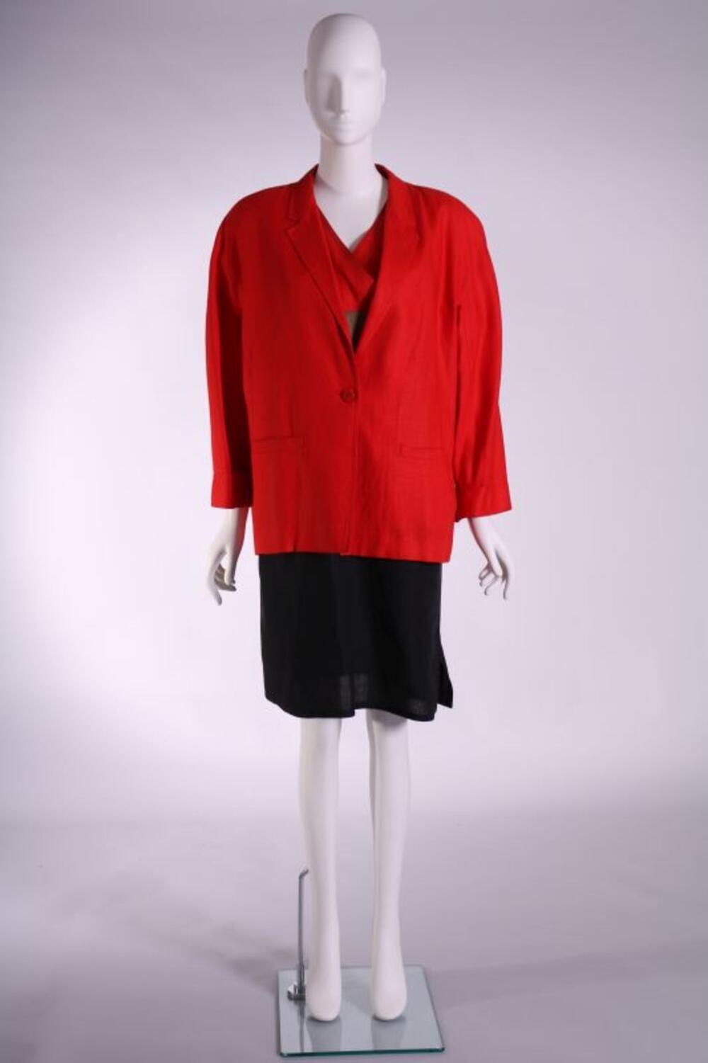 Jasje in rood linnen