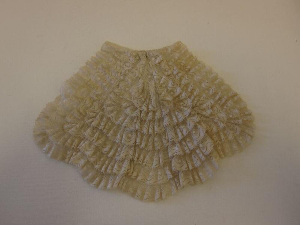 Jabot in ecrukleurige kant