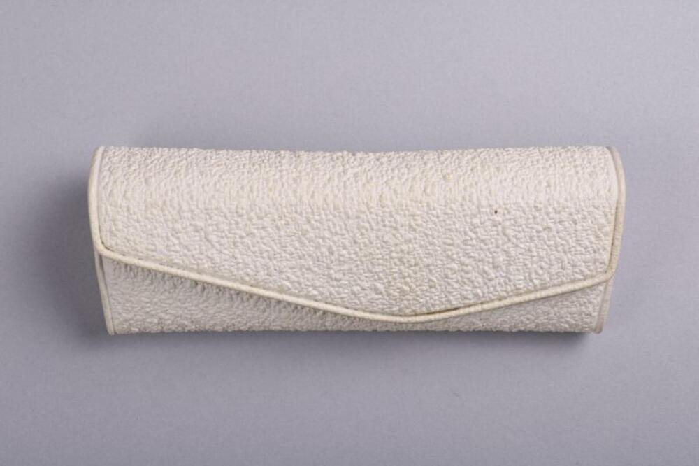 Brilleneteui in witte synthetische materiaal