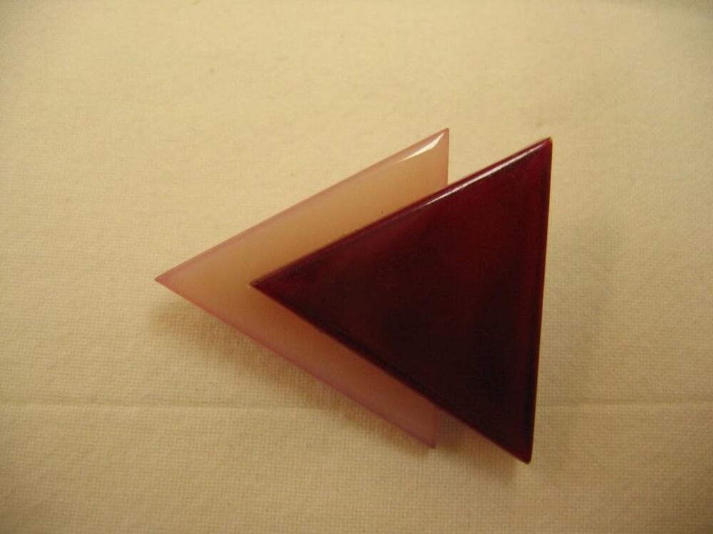 Broche in bordeaux- roze plastic