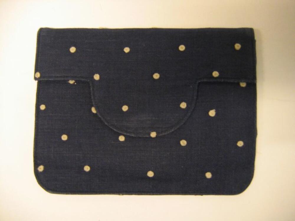 Handtas in marineblauw linnen met ecru noppen