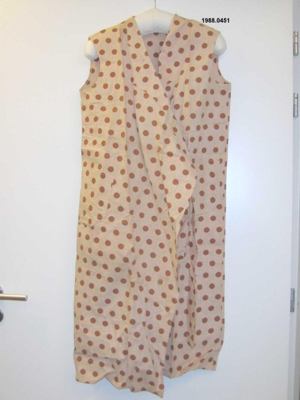 Beige schort met bruine noppen
