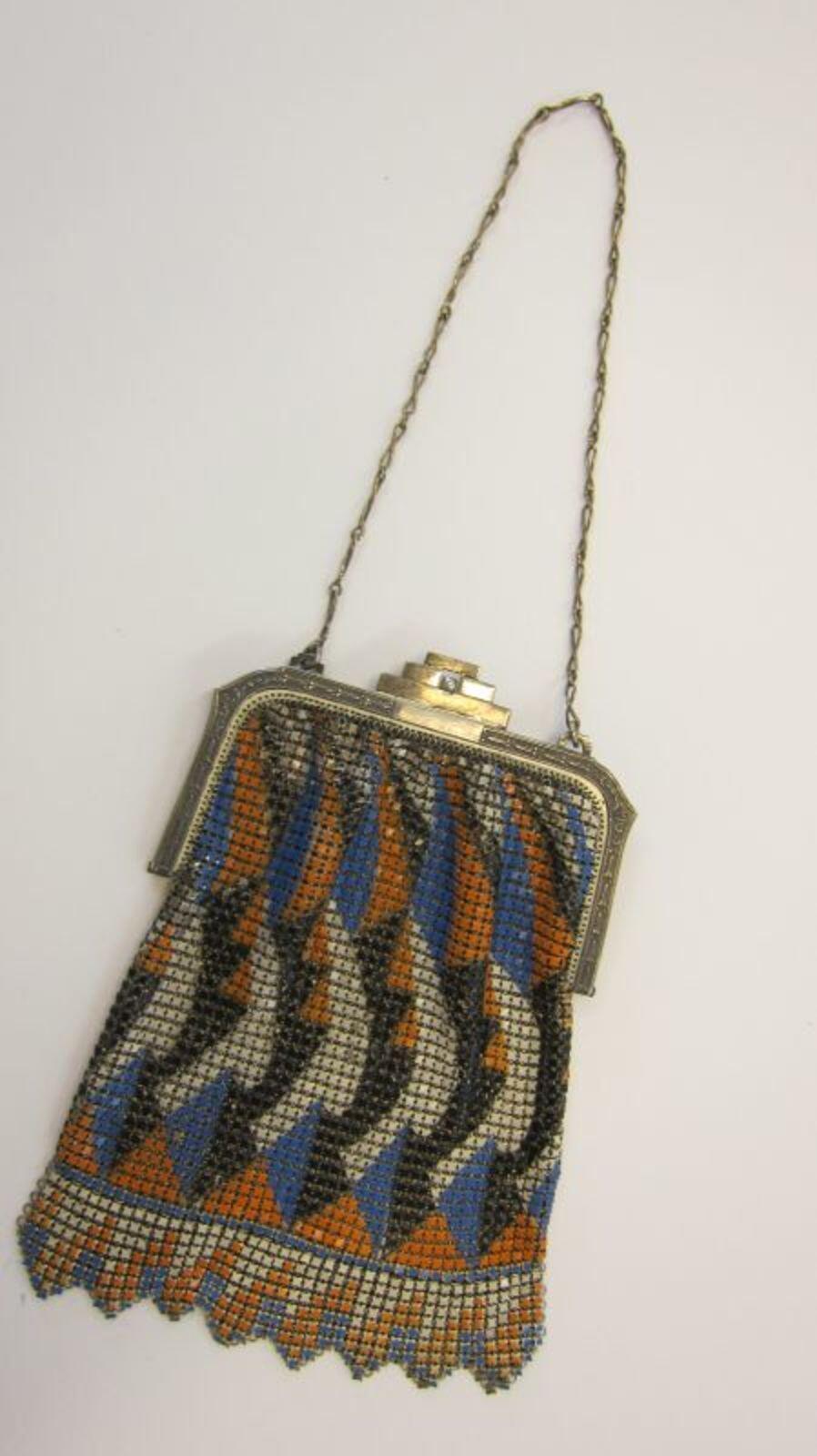 Handtas in metalen vlechtwerk met beschilderde art deco motieven