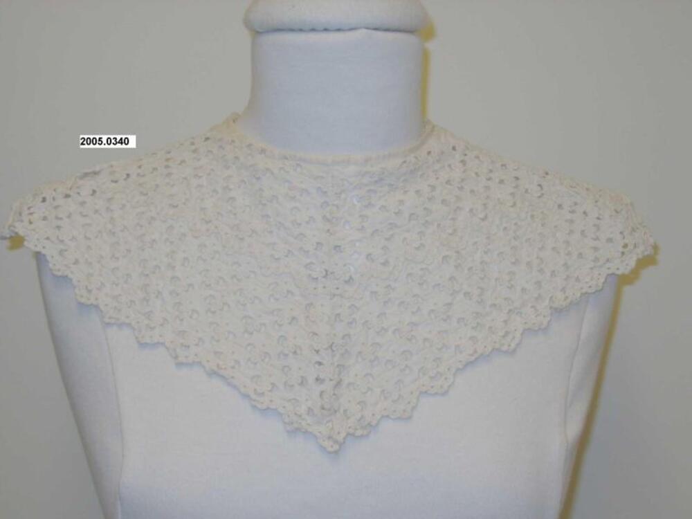 Kraag in ecrukleurige katoen met broderie anglaise