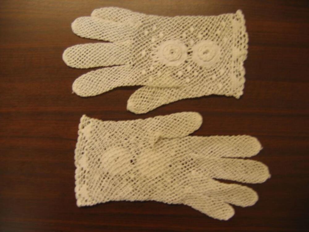 Handschoen in witte, gehaakte katoen