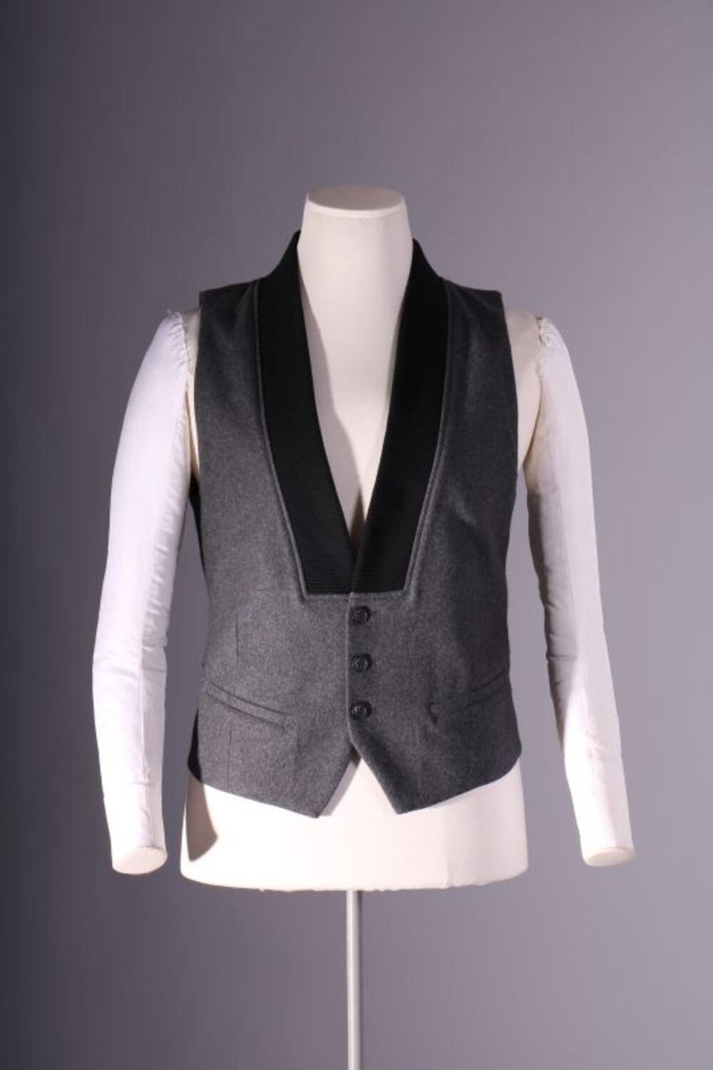 Gilet in grijs wol met gebreide boord aan de v-hals