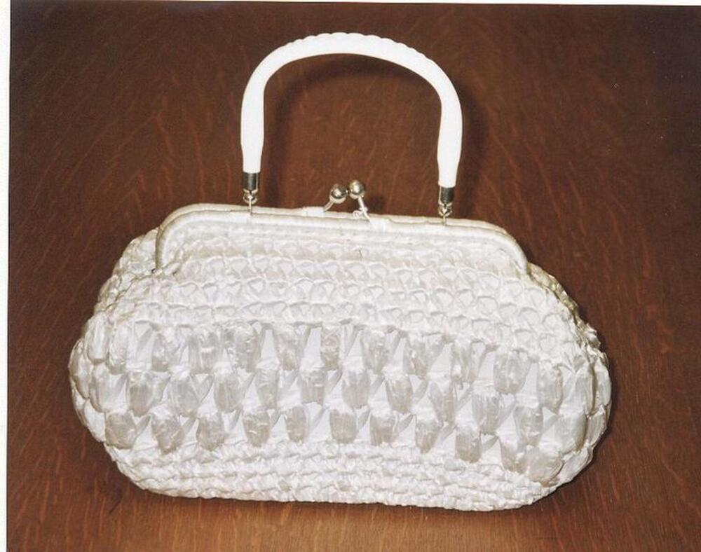 Handtas in witte raffia