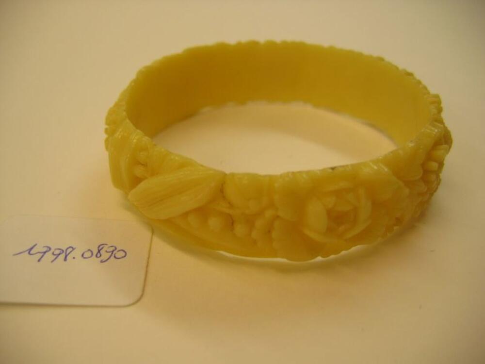 armband in galaliet of melksteen
