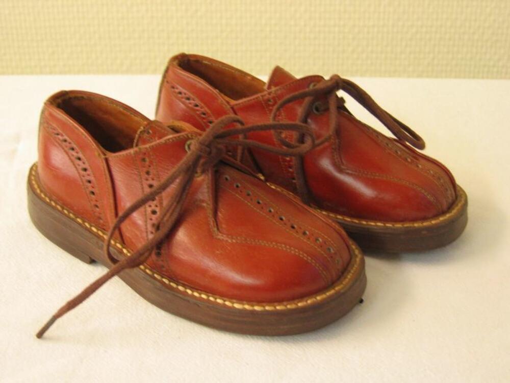 Schoenen in roestbruin leer met vetersluiting