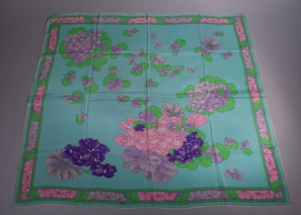 Foulard in turkooiskleurige zijde met print