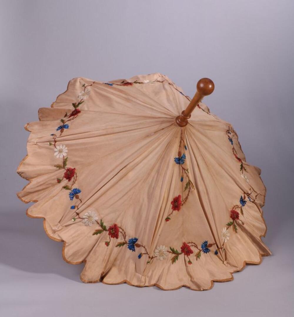 Stafparasol in beige zijde met bloemen borduursel