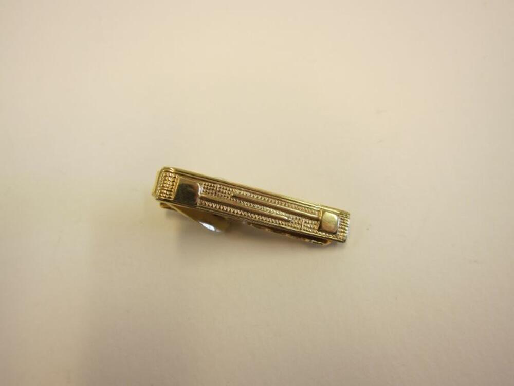 Goudkleurige metalen dasspeld