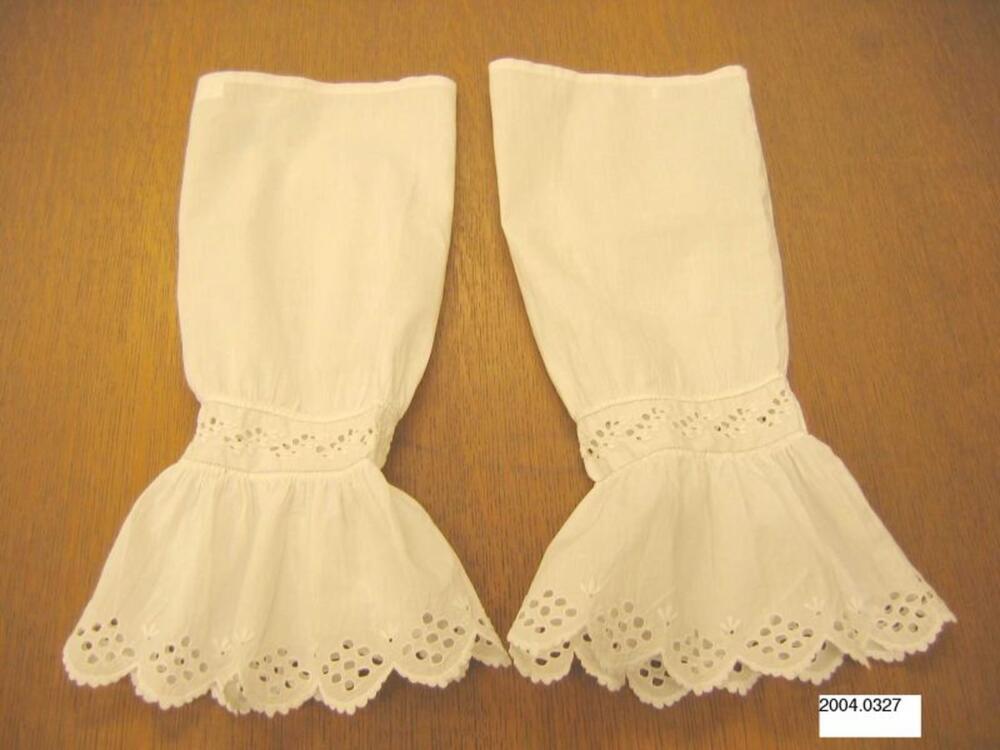 Mouwen in wit katoen met mouwboord in broderie anglaise
