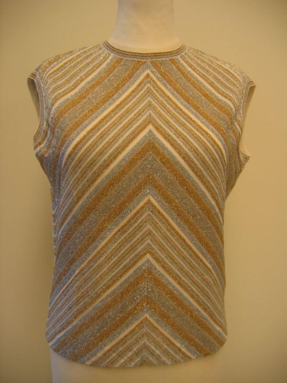 Top in gouden, zilveren en ecrukleurige diagonaal gestreepte tricot