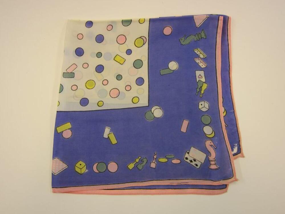 Foulard in een lila-roze synthetische stof