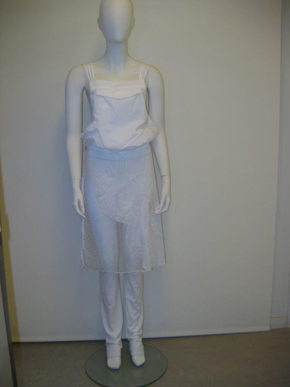 Ensemble bestaande uit top, legging en rok