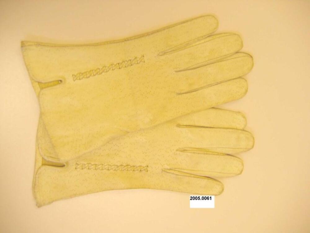 Handschoenen in beige leer met fijne figuratieve perforatie