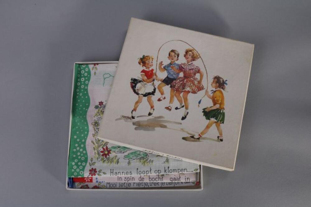 Doos met drie bedrukte kinderzakdoeken