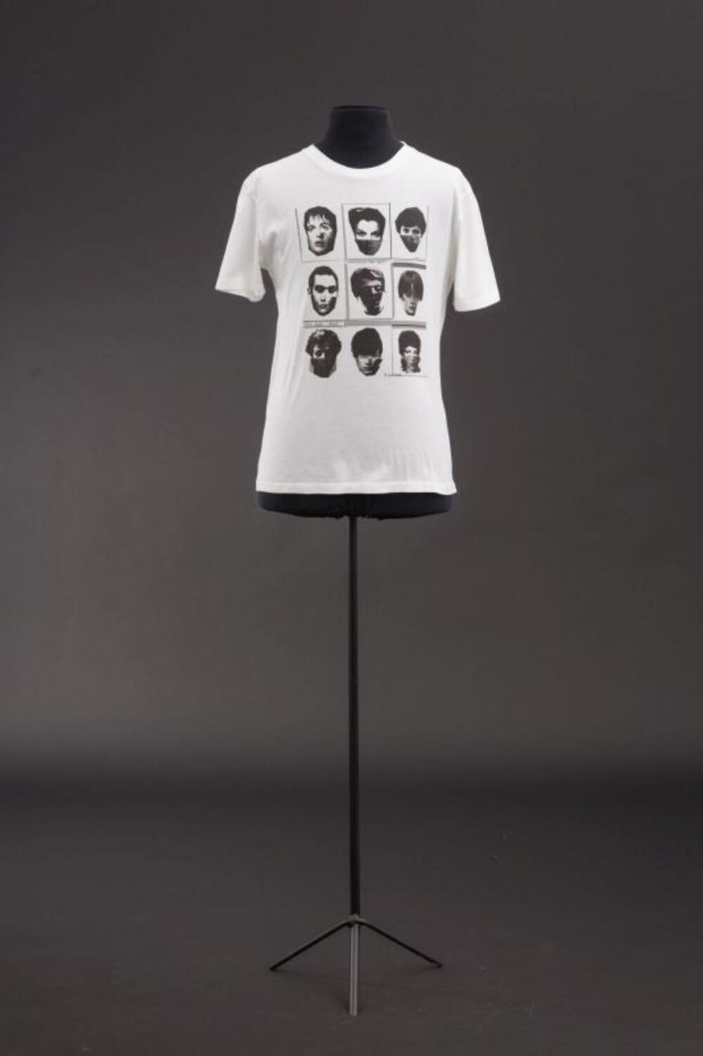 T-shirt met bedrukking van mannenhoofden