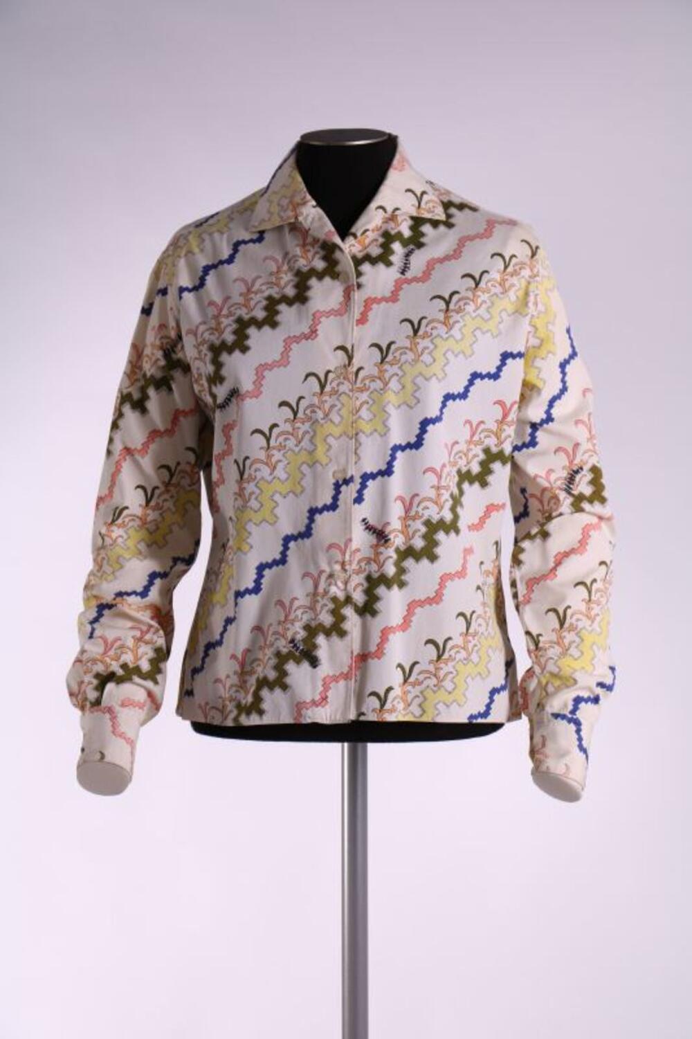 Blouse in écru met groene, gele en oranje geometrische bedrukking in het katoen