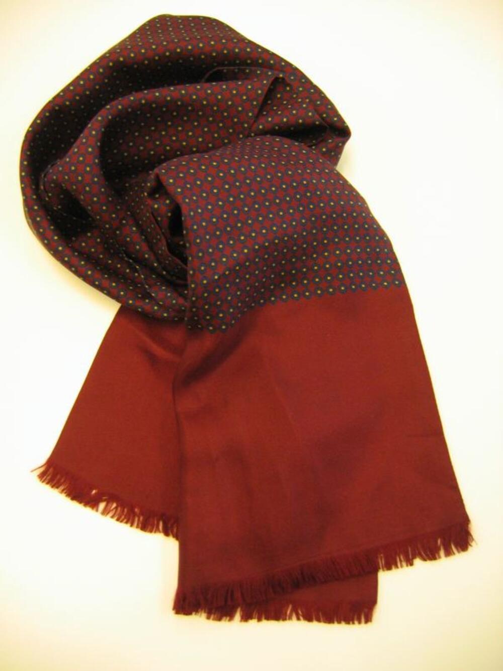 Foulard in bordeauxkleurige zijde