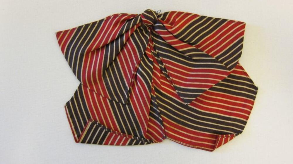 Jabot in rode, bruine en beige strepen