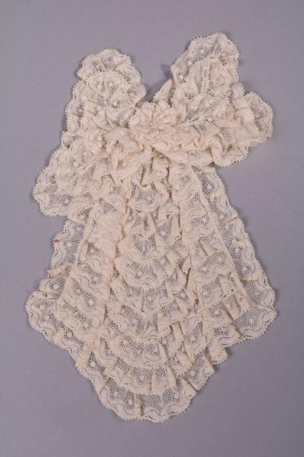 Jabot in ecrukleurige kant