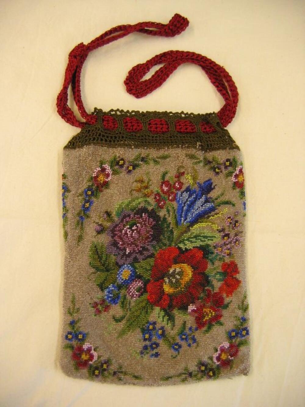 Reticule met kralen in bloemmotief
