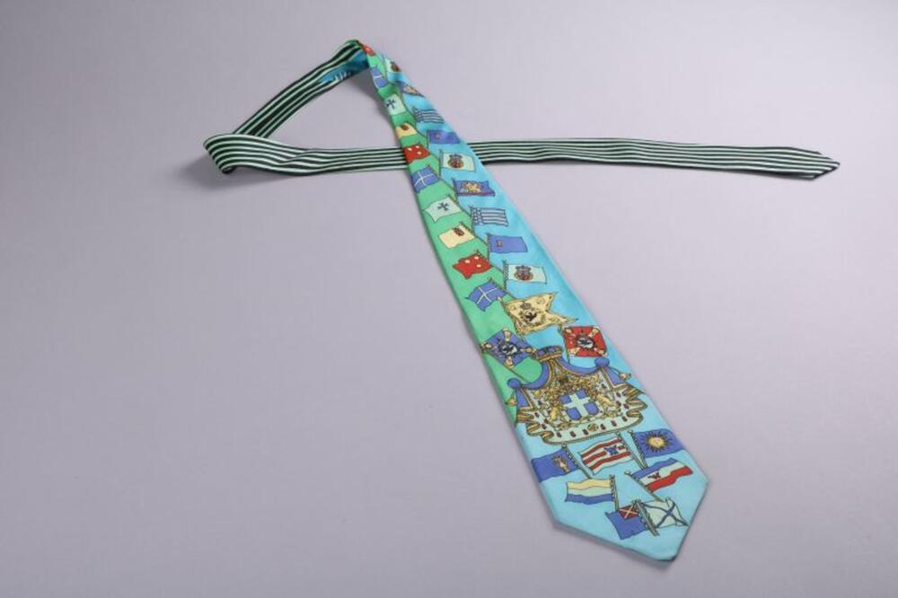 Stropdas in blauw-groen met vlaggen