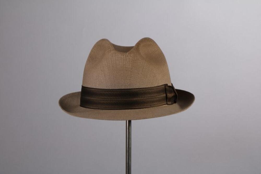 Hoed in beige dralon met bruin sierlint
