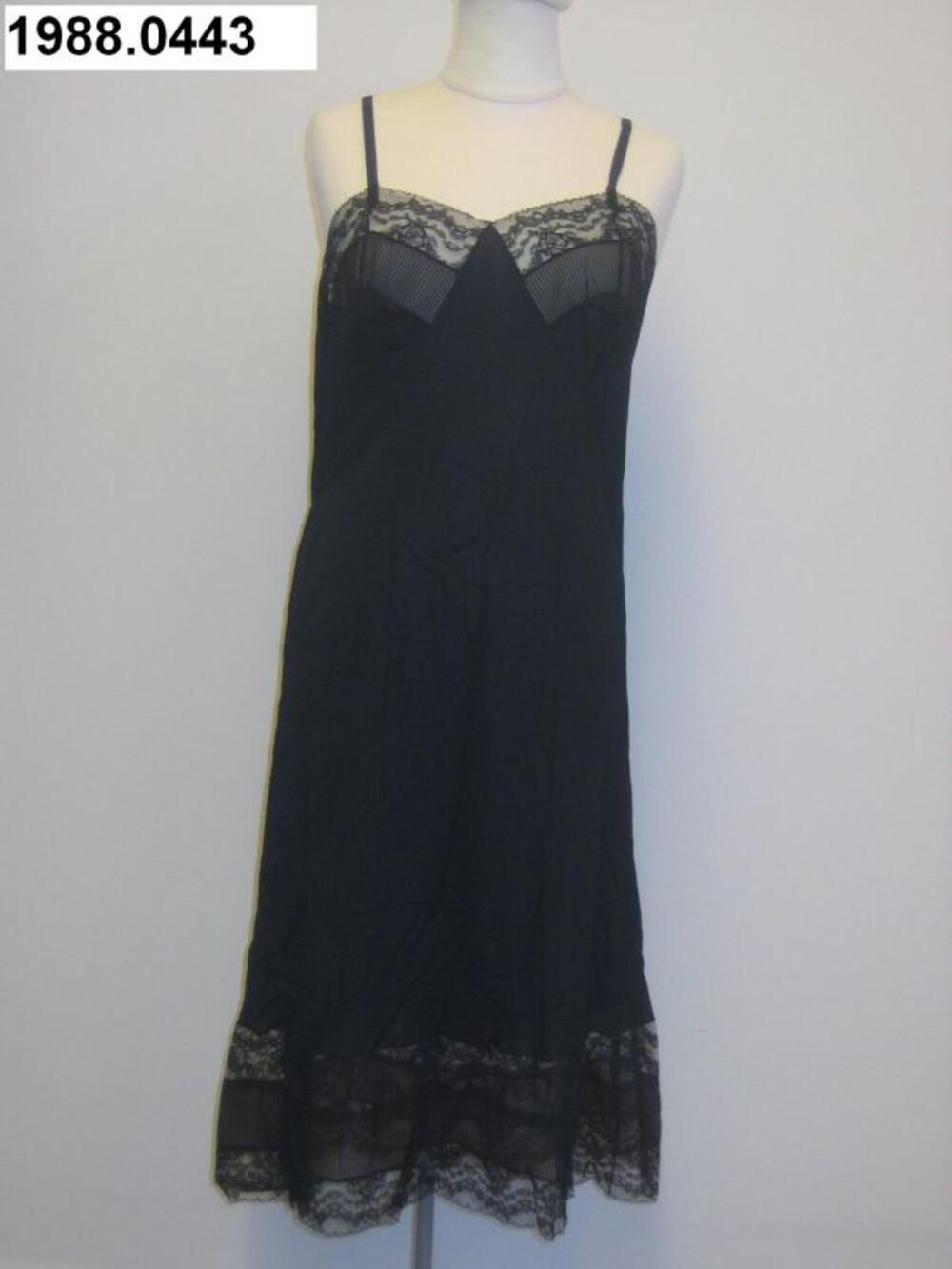Onderjurk in zwarte nylon met cups en zoom in zwarte machinale kant