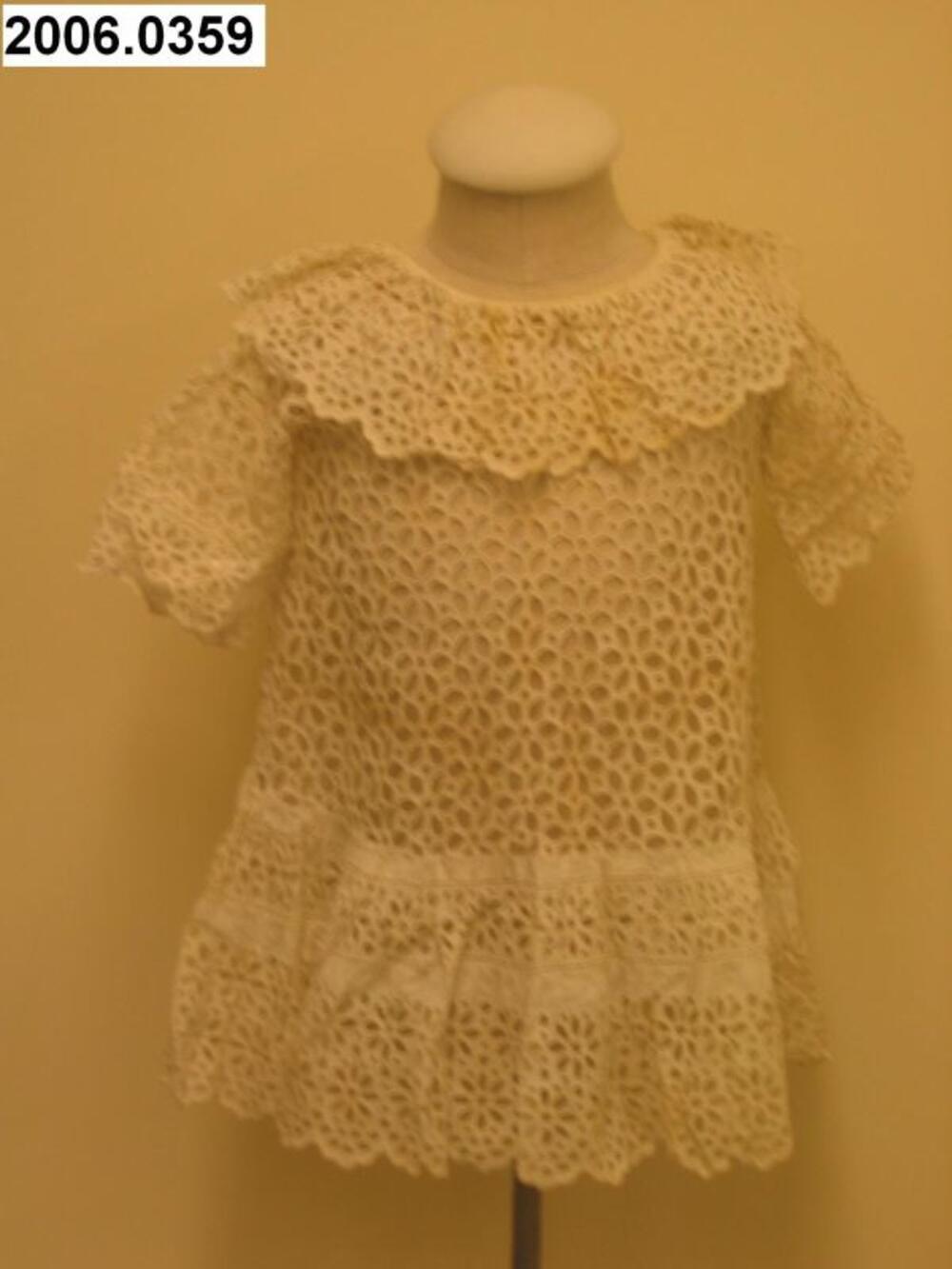 Jurk in wit katoen in broderie anglaise