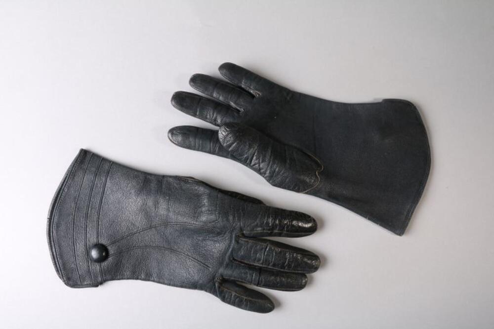 Handschoenen in zwart leer met verbrede polsboorden