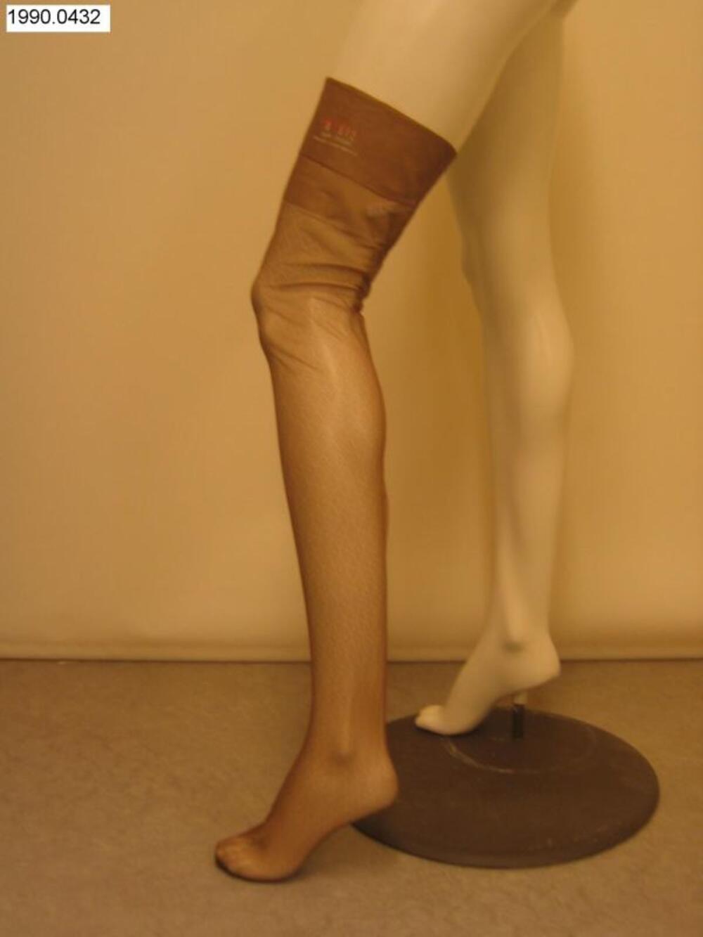Kousen in bruine nylon met honinggraadmotief