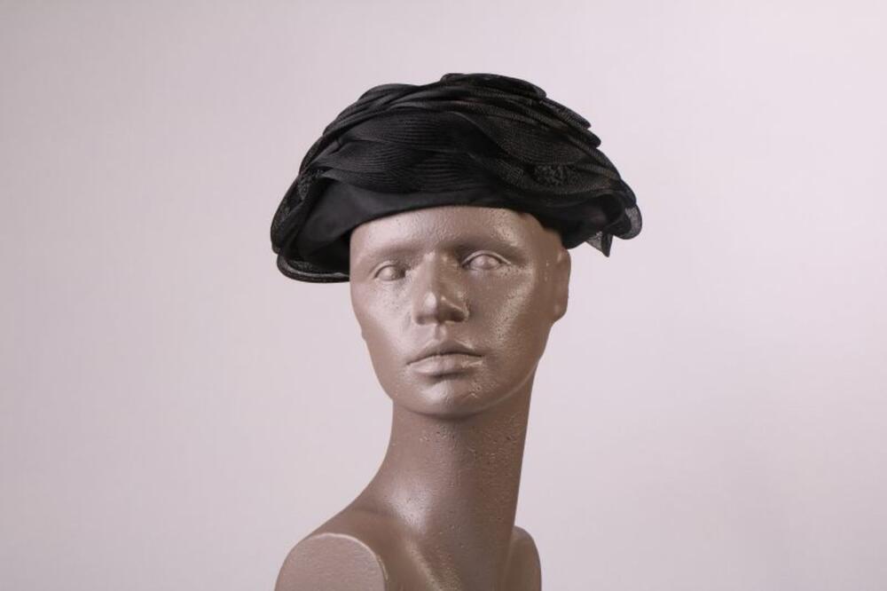 Hoed in zwarte nylon
