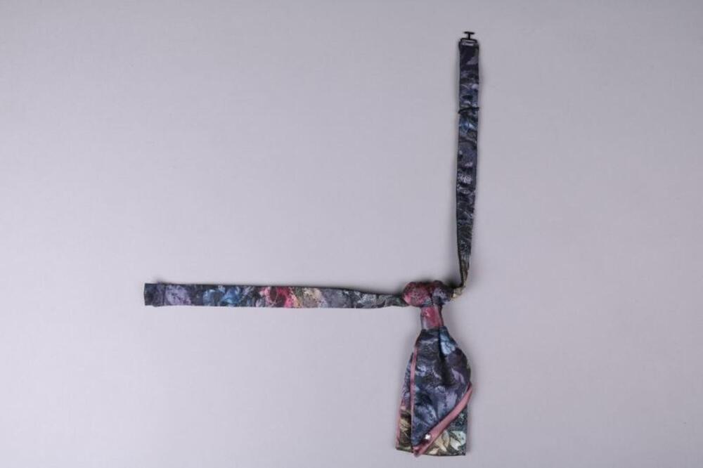 Stropdas in satijn met blauw en purper tinten