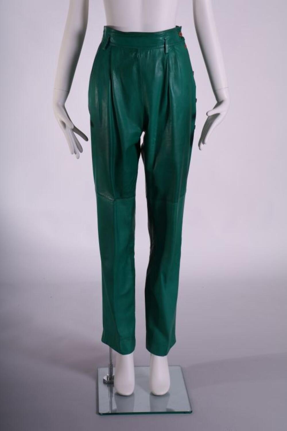 Broek in groen leer